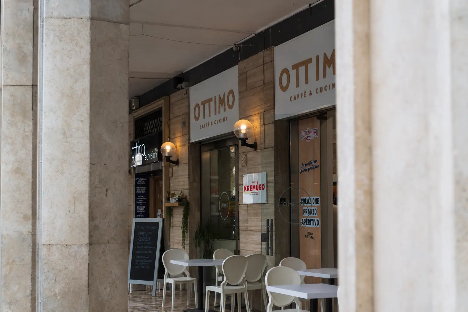 La vetrina di Ottimo Caffè e Cucina all'EUR